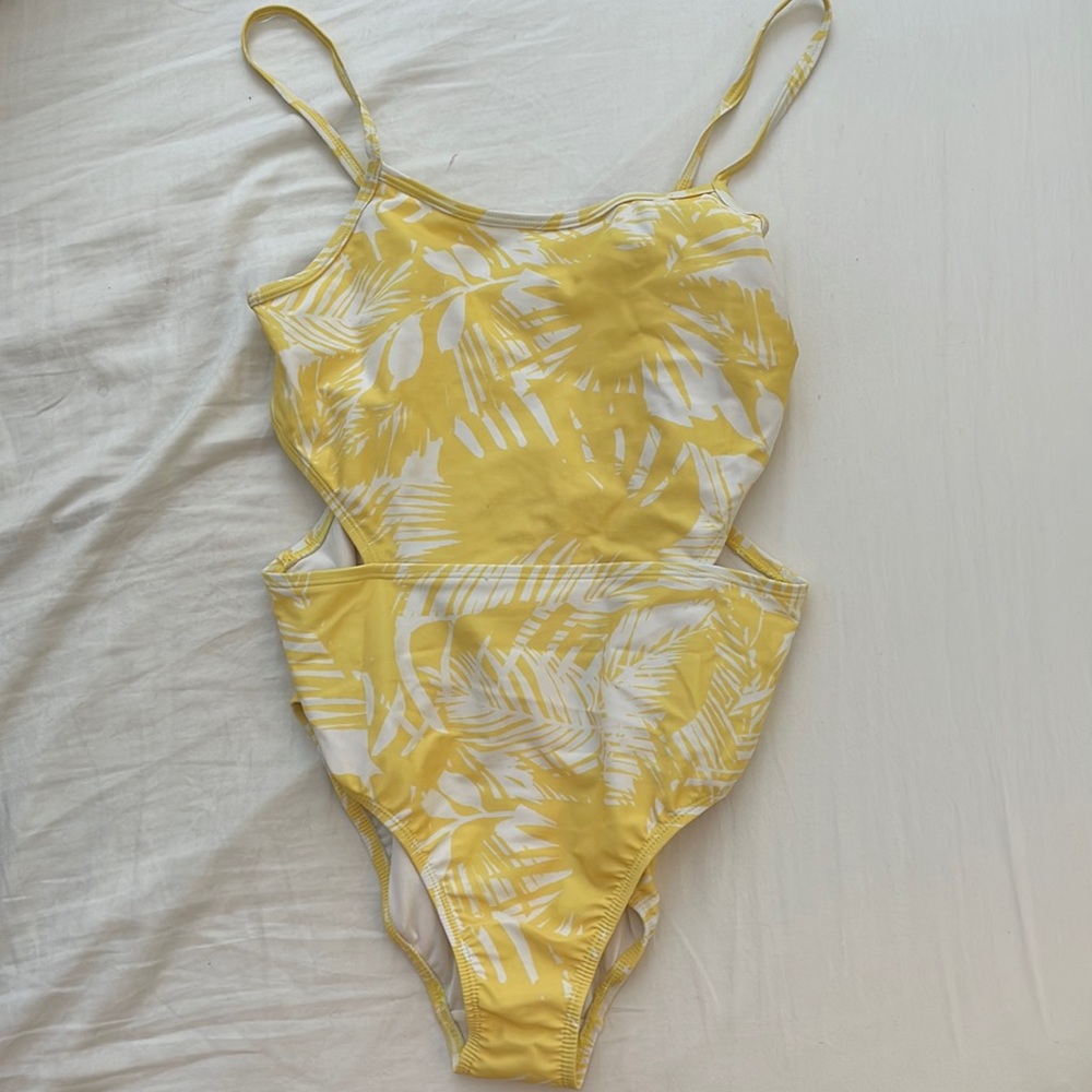 Fun child old navy swimsuit for the summer sun!